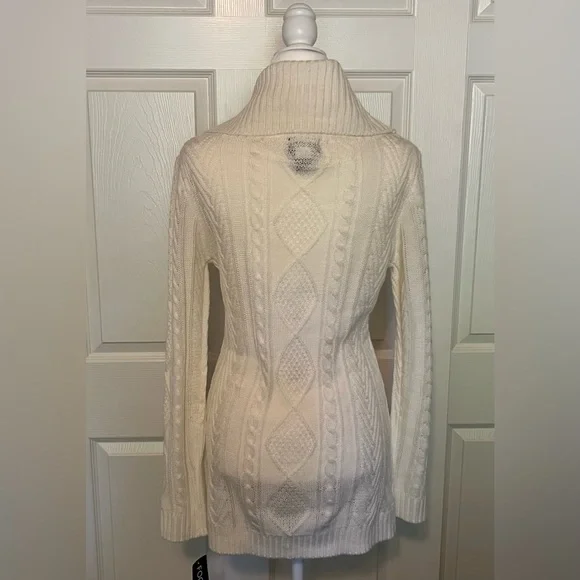 Women’s Ivory Cowl Turtle Neck Cable Knit Sweater - Size Medium - Picture 2 of 3